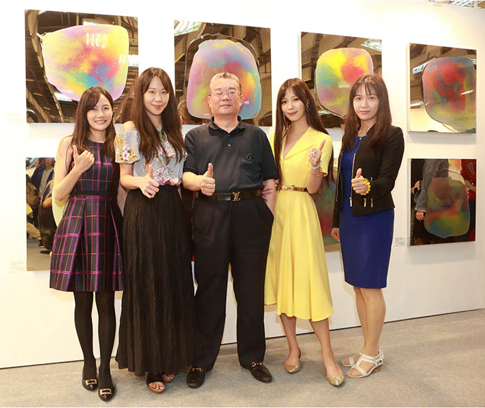 艺术家李善单+玛馨玲月，2019年7月18日受邀于全球顶级建筑事务所美国Gensler上海总部举行展览