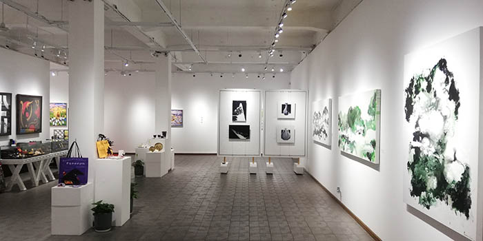 《明镜 • 印象》系列在上海举行双展，于Gensler上海总部和上海M50艺术区宝胜画廊同步展出。